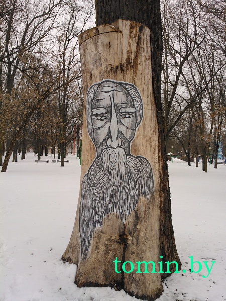 В Брестском парке появился странный «Предок» - фото