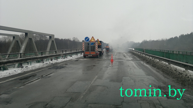 Ямочный ремонт Бульковского моста на трассе М1/Е30 под Брестом - фото