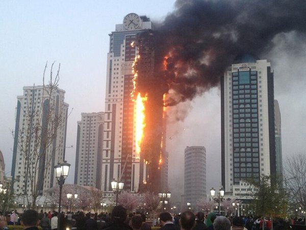 Загоревшийся комплекс "Грозный-сити" тушили более пяти часов - фото