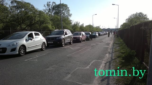 На польско-белорусской границе легковые автомобили сейчас стоят в очереди 6 и более часов (фото)