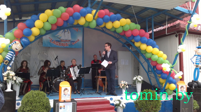 Брест помогает Артему Колесникову выздороветь: на рынке «Лагуна» состоялся благотворительный концерт (фото) 