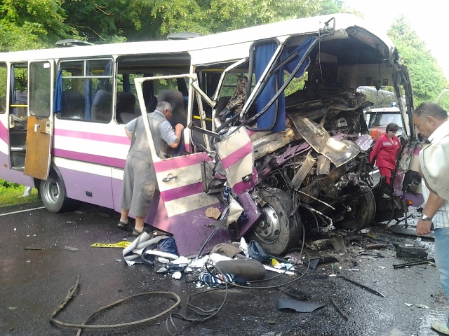 В Украине столкнулись рейсовый и туристический автобусы. Среди пострадавших - белорусы (фото)