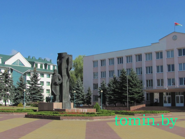 Памятник Ленину в Пружанах - фото