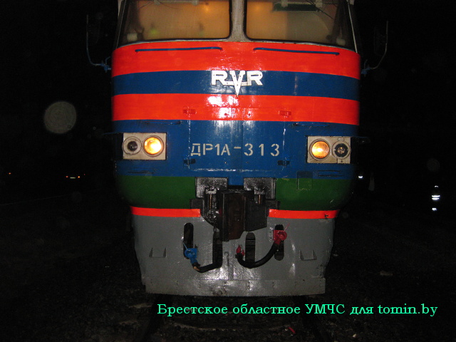 В Лунинце дизель врезался в «Рено»: водитель погиб, поезд под «арестом» (фото)