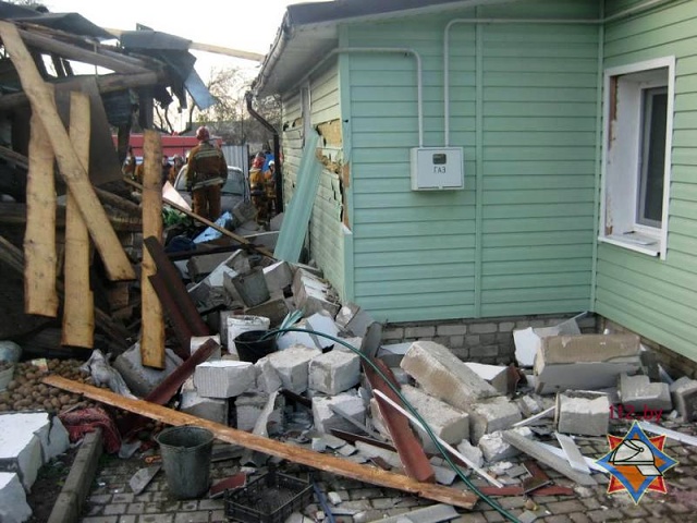 Взрыв газового баллона в Могилеве: трое пострадавших, разрушен гараж - фото