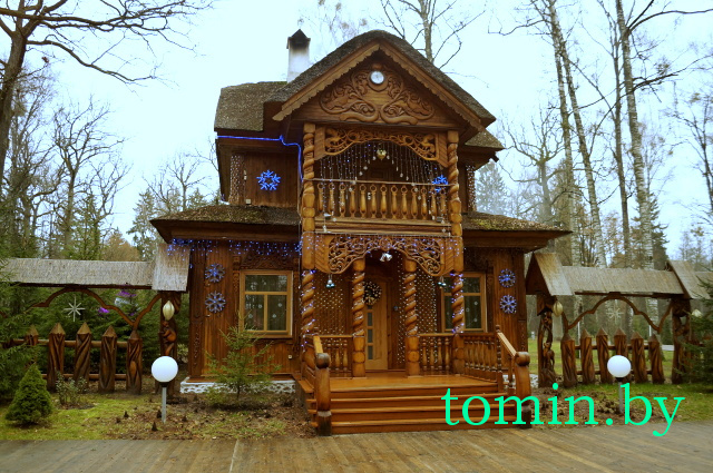 Резиденция Белорусского Деда Мороза и Снегурочки - фото