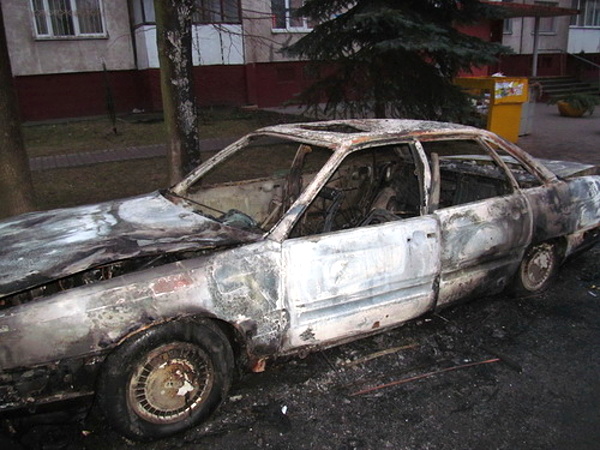 Задержан подозреваемый в поджогах 12 автомобилей в Минске - фото