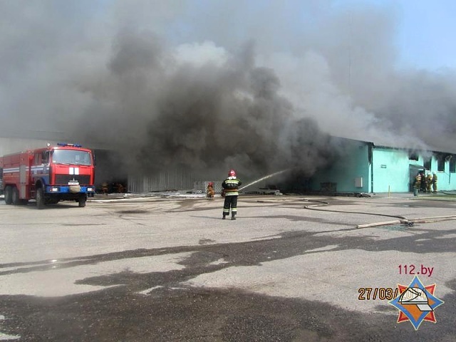 Два человека пострадали при пожаре на предприятии по производству матрацев в Гродненском районе - фото