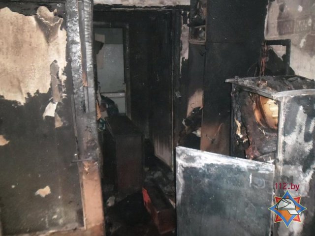 Пожар в центре Бреста: хозяин квартиры погиб, его приятель попал в реанимацию - фото