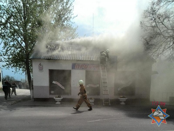 В Березовском районе горел магазин - фото
