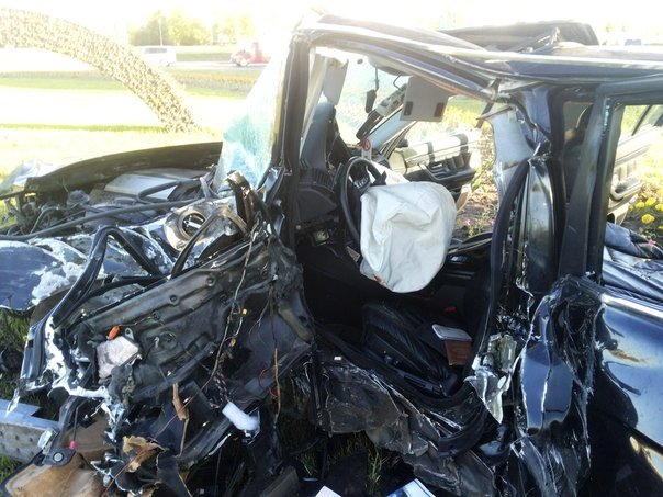 В Гродно погиб пьяный водитель БМВ, на огромной скорости врезавшись в столб - фото