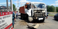 В Минске в пустой троллейбус врезался МАЗ с песком - фото