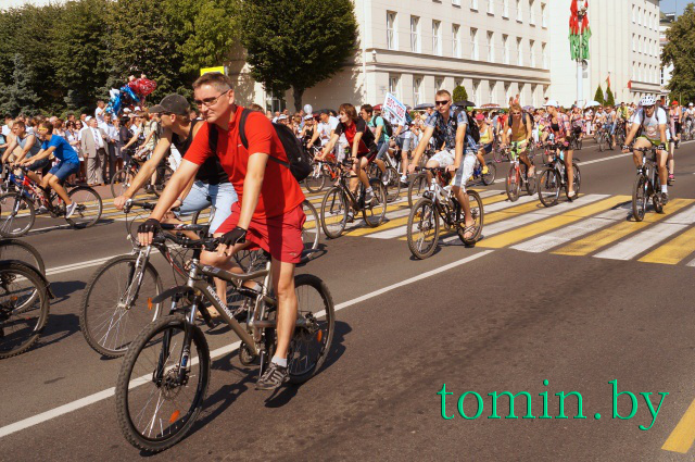 В первом международном  Брестском велофестивале "Брест-995 лет" участвовало 1350 человек. Фото Тамары ТИБОРОВСКОЙ