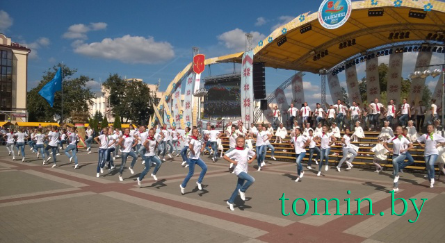 Пинск, «Дожинки-2014»: праздник на улицах города. Фото Тамары ТИБОРОВСКОЙ