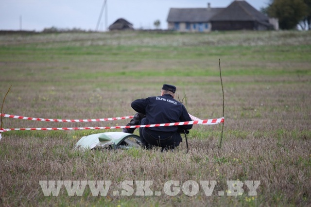 На месте крушения штурмовика Су-25 в Лидском районе обнаружен бортовой самописец - фото