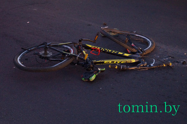 В Бресте МАЗ сбил мальчика-велосипедиста на пешеходном переходе. Ребенок умер в скорой. Фото Тамары ТИБОРОВСКОЙ