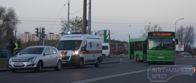 В Бресте городской автобус сбил школьника-велосипедиста - фото