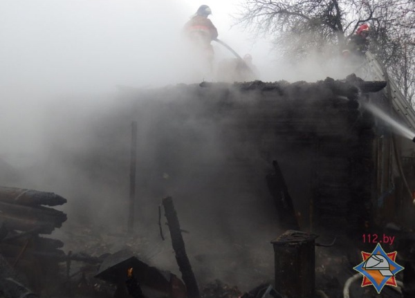 На пожаре в Шкловском районе погибли три человека - фото