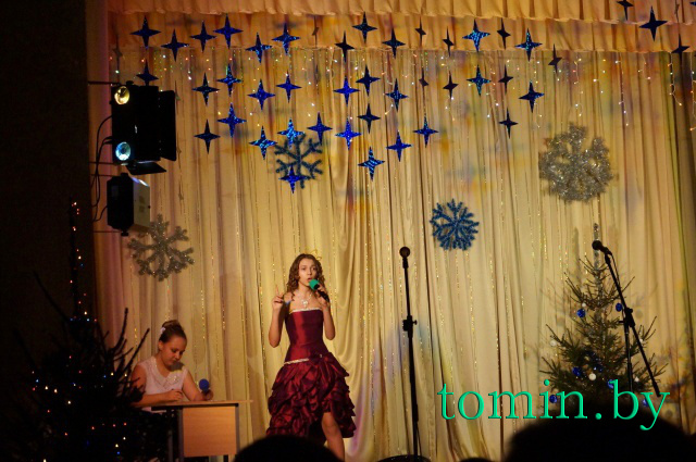 В Видомлянском Доме культуры прошел рождественский мюзикл.  Фото Тамары ТИБОРОВСКОЙ.