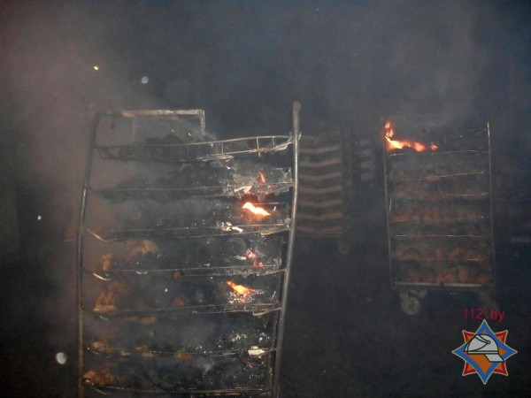 Ночной пожар в цехе ОАО «Берестейский пекарь» уничтожил 2 тонны сухарей - фото
