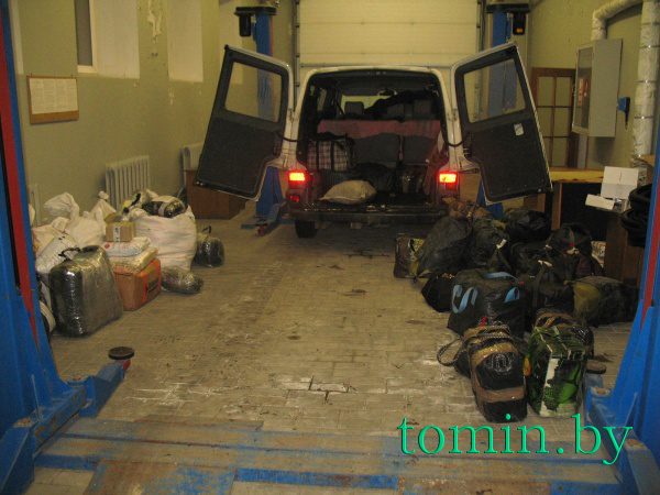 Житель Гомеля на легковом «Фольксвагене» собирался ввезти в Беларусь 1,7 тонны контрабанды - фото