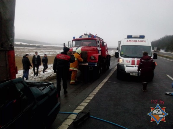 В Барановичском районе 11 февраля 2015 года «Фольксваген» въехал под грузовик – фото 