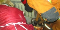 В Барановичах спасатели помогли повару кафе извлечь руку, зажатую в тестомесильной машине - фото