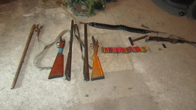 Целый арсенал незарегистрированного оружия изъяли у жителя Житковичского района - фото