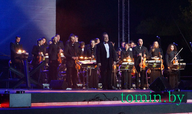 На сцене Президентский оркестр – фото Тамары ТИБОРОВСКОЙ