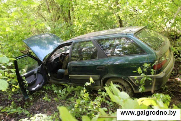 	 Под Гродно в районе Коробчиц дачник обнаружил в кювете автомобиль и погибшего 68-летнего водителя - фото