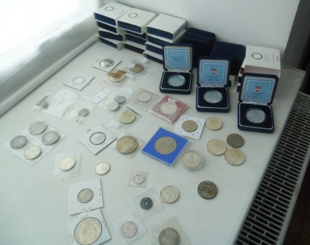 Коллекцию незадекларированных монет из драгоценных металлов изъяли в пункте пропуска «Домачево» - фото
