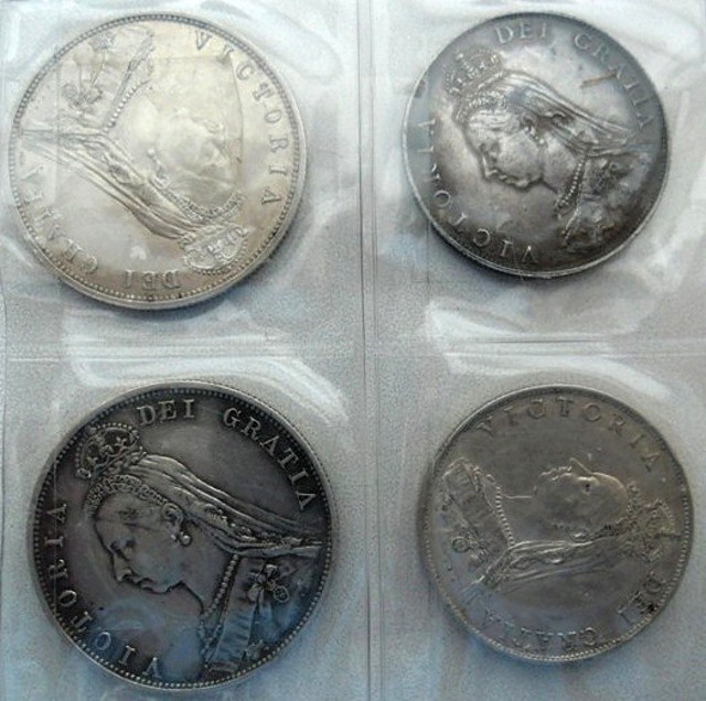 Коллекцию незадекларированных монет из драгоценных металлов изъяли в пункте пропуска «Домачево» - фото