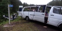 В Красноярском крае 9 июля лоб в лоб столкнулись автобус и маршрутка: 11 погибших, 9 пострадавших  - фото