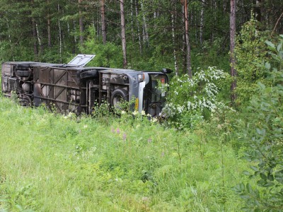 В Красноярском крае 9 июля лоб в лоб столкнулись автобус и маршрутка: 11 погибших, 9 пострадавших  - фото