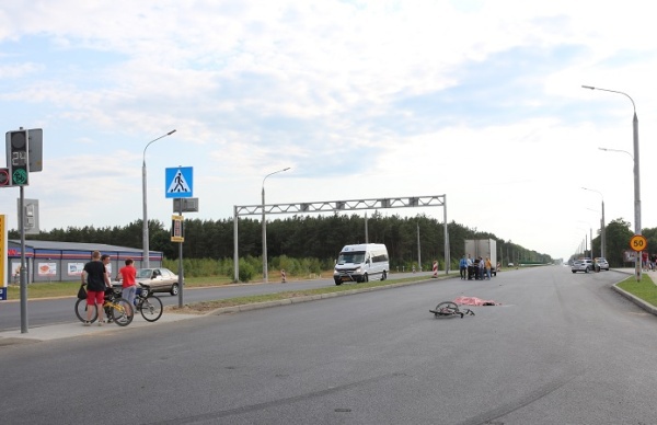 В деревне Тельмы под Брестом на пешеходном переходе автомобиль насмерть сбил студента - фото