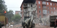 Часть жилого пятиэтажного дома рухнула в Перми - фото