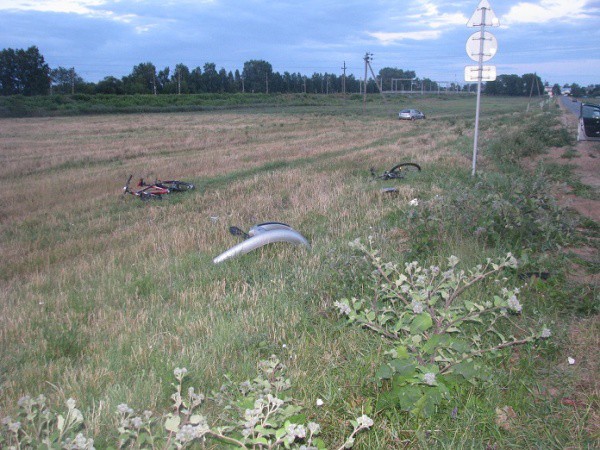 ДТП на автодороге Руденск-Новополье-Корма 11 июля 2015 года: пьяный водитель «Фиата» сбил детей-велосипедистов - фото