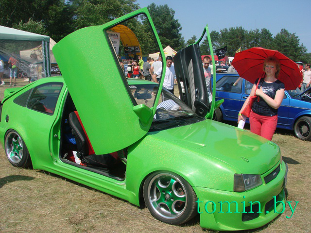 Под Гродно прошел VI Международный фестиваль редких и экзотических автомобилей SunDay AutoGrodno - фото
