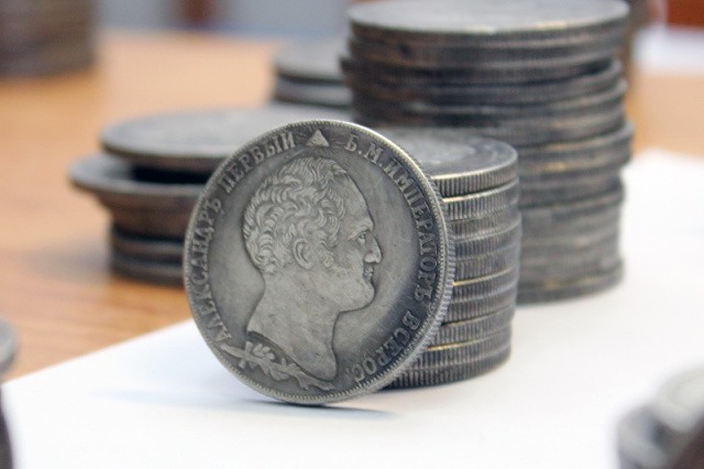 В Бресте милиционеры изъяли у двух россиян более 5 килограммов «старинных» монет - фото
