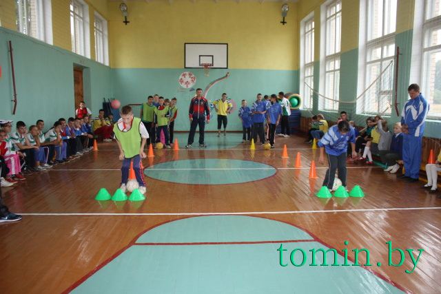 Спортивный праздник детям Бучемлянской школы-интерната подарили сотрудники Департамента охраны и байкеры - фото