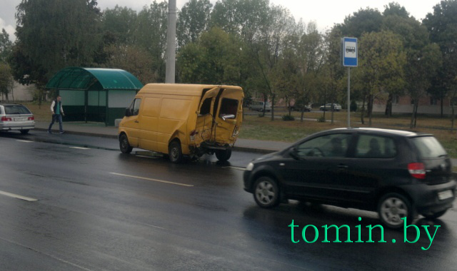 В районе Тельмы-1 в Бресте 9 сентября столкнулись два микроавтобуса "Мерседес" – фото