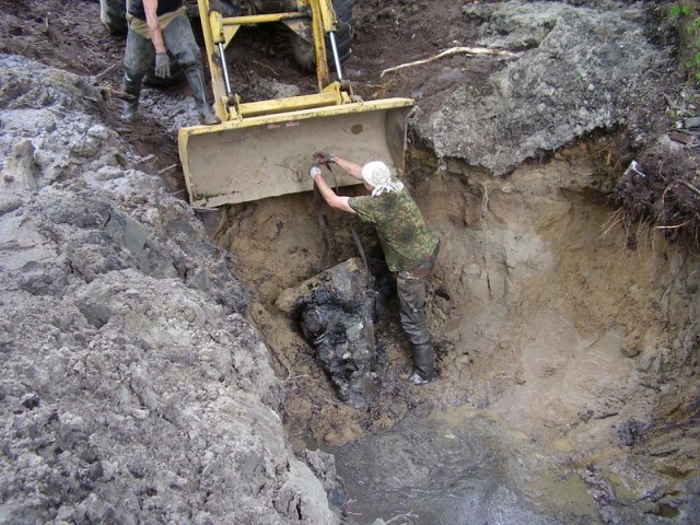 На белорусско-польской границе нашли американский бомбардировщик "Митчелл" - фото