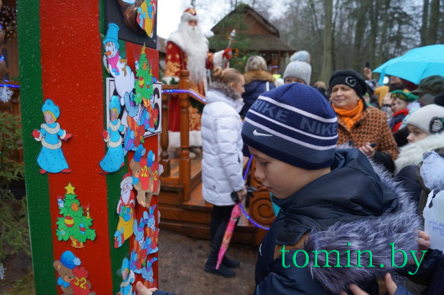 Белорусский Дед Мороз отдал приказ брестским пограничникам пропустить Новый год с Востока на Запад. Фото Тамары ТИБОРОВСКОЙ.