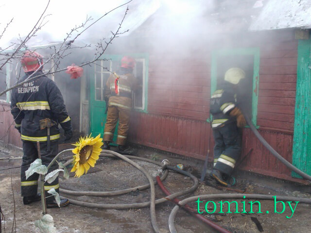 В Бресте горел дом на улице Грушевой - фото