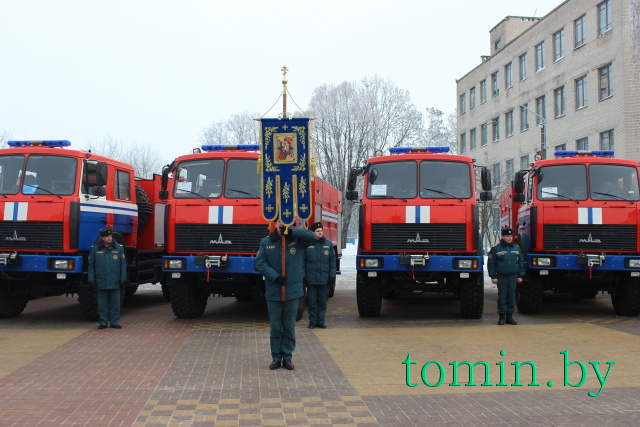 Семь новых 10-тонных автоцистерн введены в боевые расчеты Брестского областного УМЧС - фото