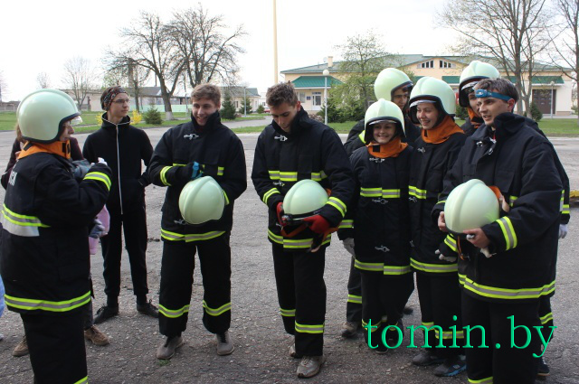 В Бресте студенты вузов «тушили» пожары и «спасали» людей - фото