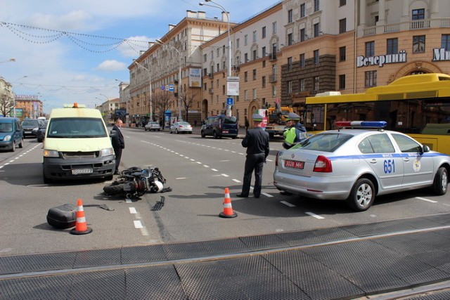 В Минске  на перекрестке проспекта Машерова и улицы Козлова сбили  сотрудника ГАИ - фото