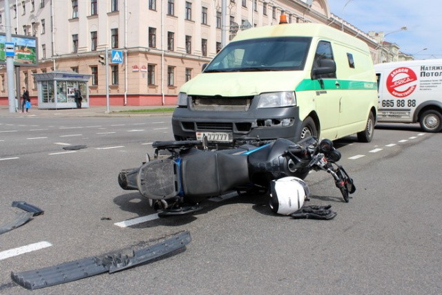 В Минске  на перекрестке проспекта Машерова и улицы Козлова сбили  сотрудника ГАИ - фото