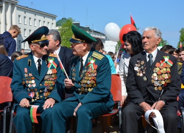 В Бресте 8 мая отметили День Государственного герба и Государственного флага Республики Беларусь - фото
