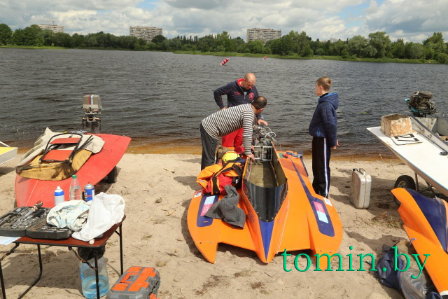 Первый этап чемпионата Беларуси по водно-моторному спорту в Бресте – фото